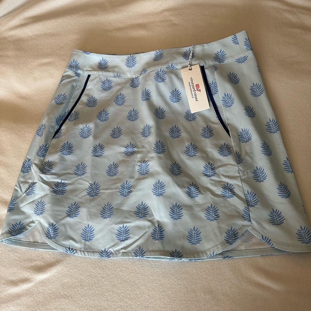 NWT VINEYARD VINES PRINTED SKORT SIZE S FLEURDELEAF ICE WATER PERFORMANCE BLUE
